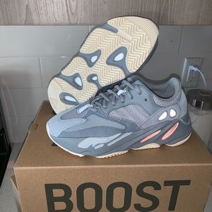 Yeezy Boosts, Inertia 700s size 6.5 men;7.5 women